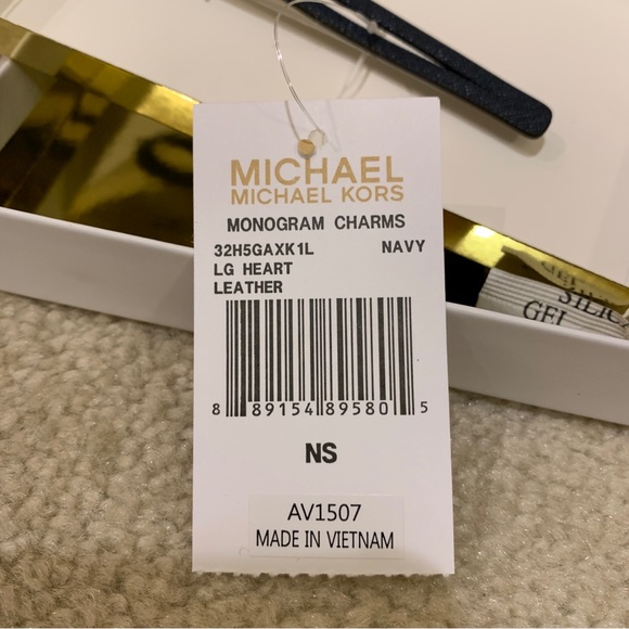Michael Kors MK Navy Blue Heart Shape Leather Monogram Charms Bag Tag Boxed NEW - Picture 9 of 16